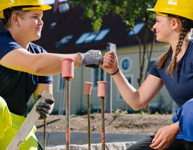 HABAU Lehrlinge arbeiten gemeinsam auf der Baustelle